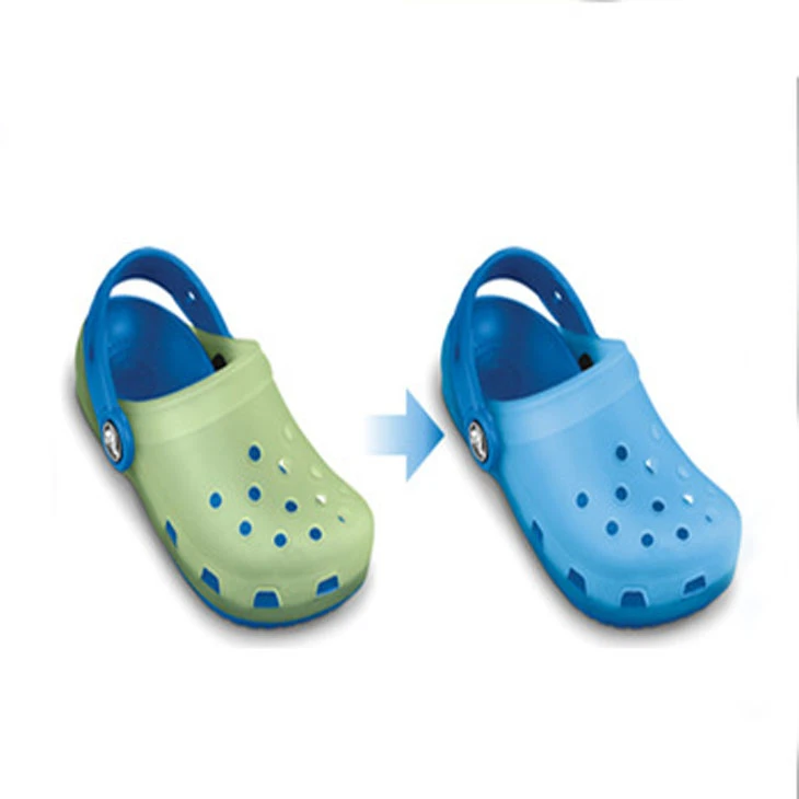 Los pigmentos fotocromáticos se utilizan en zapatos de plástico.